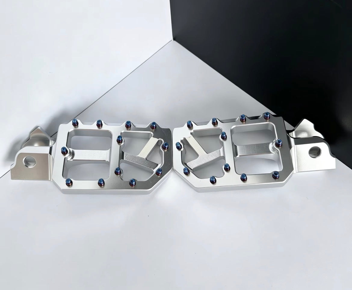 Silver Pegs With Titanium Screws—Tasaca/Yozma